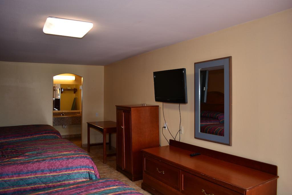 El Camino Motel Beeville Room photo